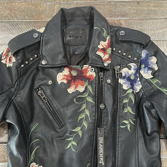 NWT - NYC Black Floral Embroidered Studded Vegan Faux Leather Moto Jacket - S - Picture 6 of 12